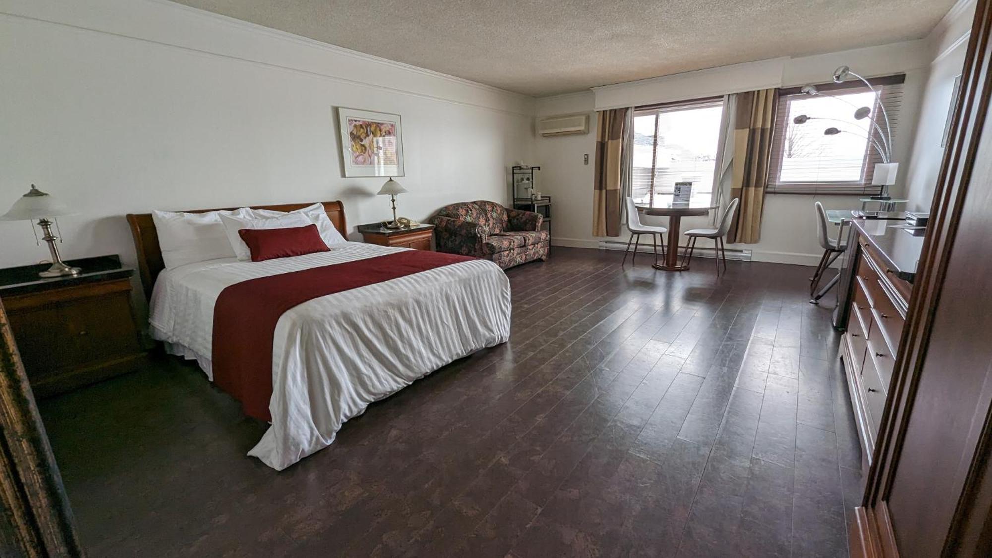 Auberge Des 21 La Baie Luaran gambar