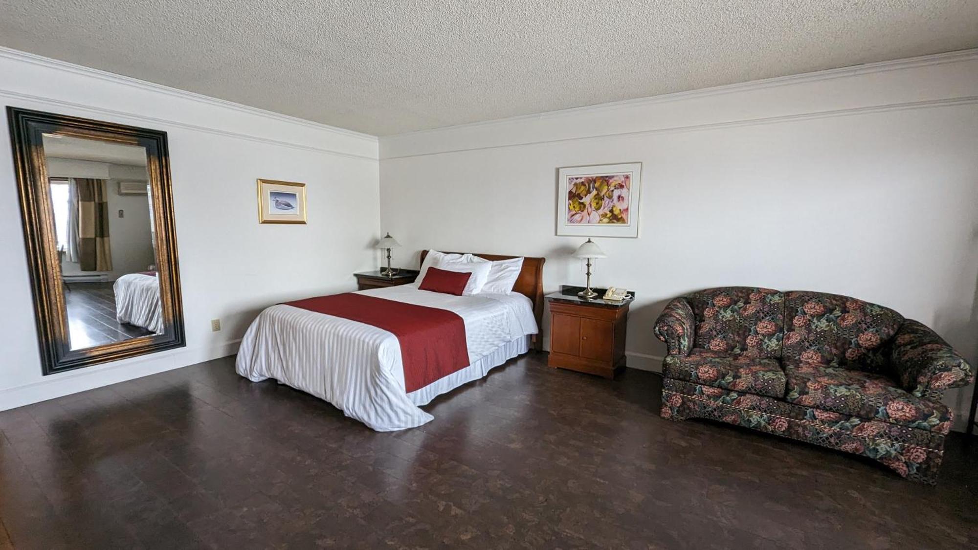 Auberge Des 21 La Baie Luaran gambar